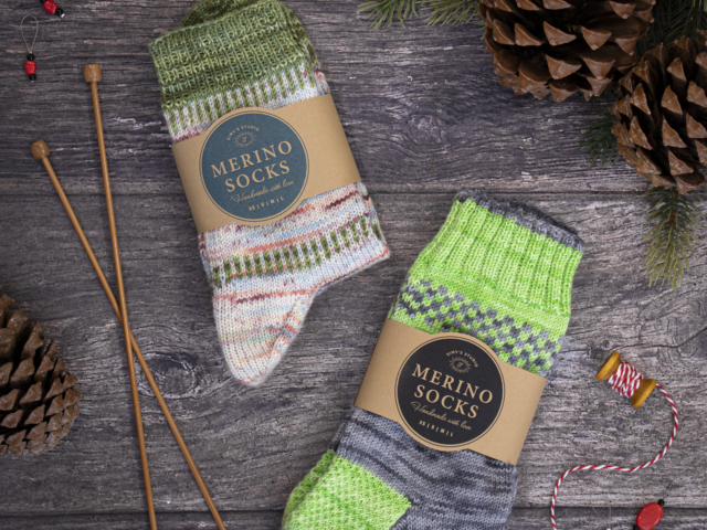 FESTIVE GIFT TAGS AND SOCK SLEEVES